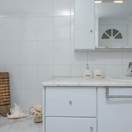 Cornillia's Hriszí Aktí Haniá